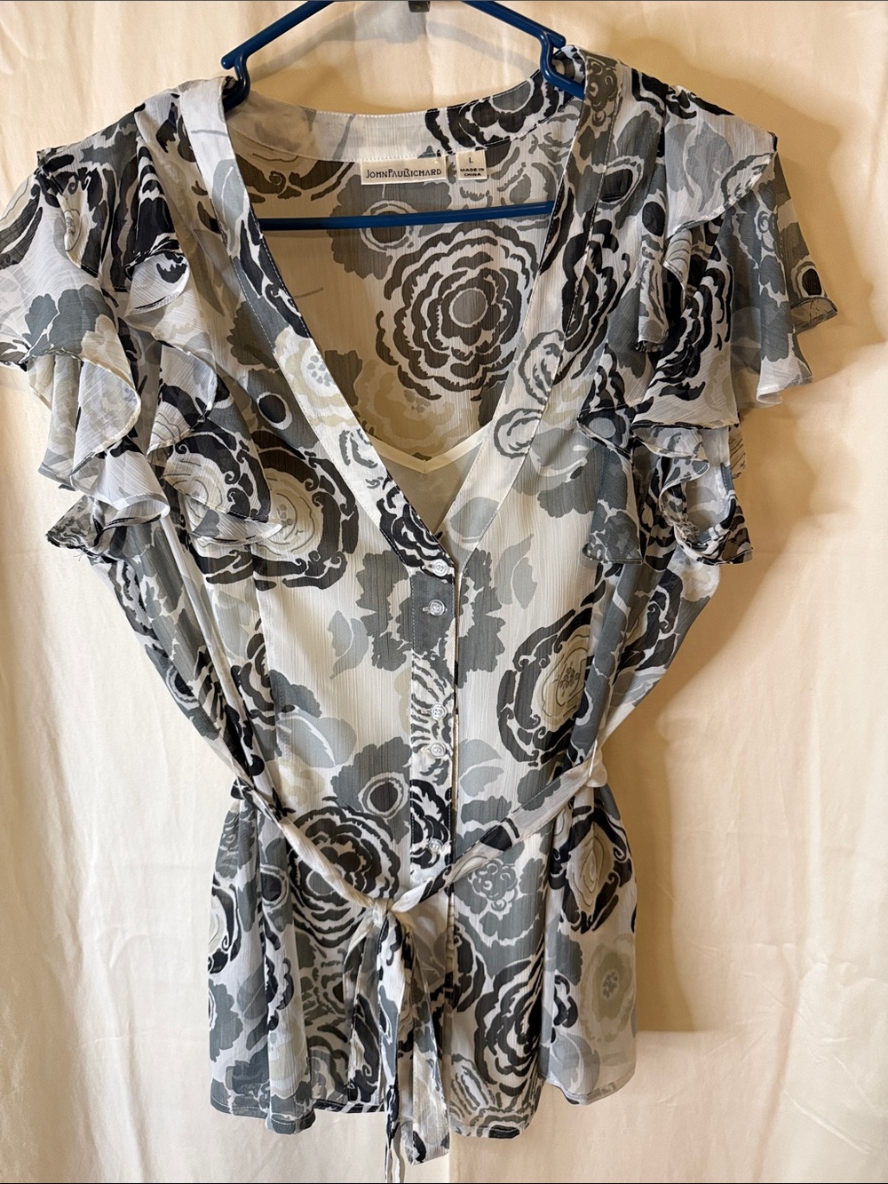 JohnPaulRichard Monochrome Floral Button-Front Top